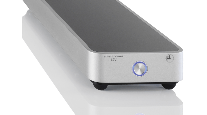 New Clearaudio Smart Power 12V delivers pure, clean power to Clearaudio’s Concept and Performance DC turntables